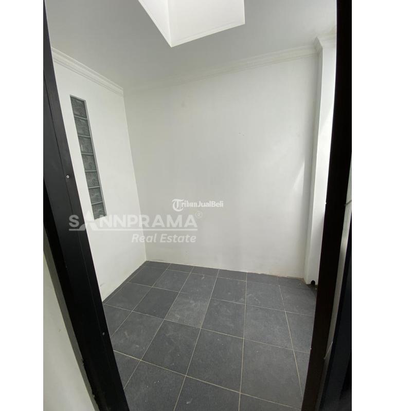 Dijual Townhouse 800 Jutaan 2 Lantai Dekat Mall The Park Sawangan - Depok