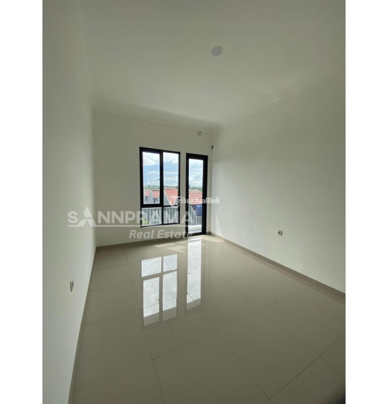 Dijual Townhouse 800 Jutaan 2 Lantai Dekat Mall The Park Sawangan - Depok