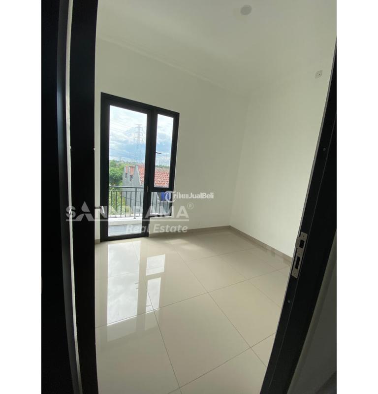 Dijual Townhouse 800 Jutaan 2 Lantai Dekat Mall The Park Sawangan - Depok