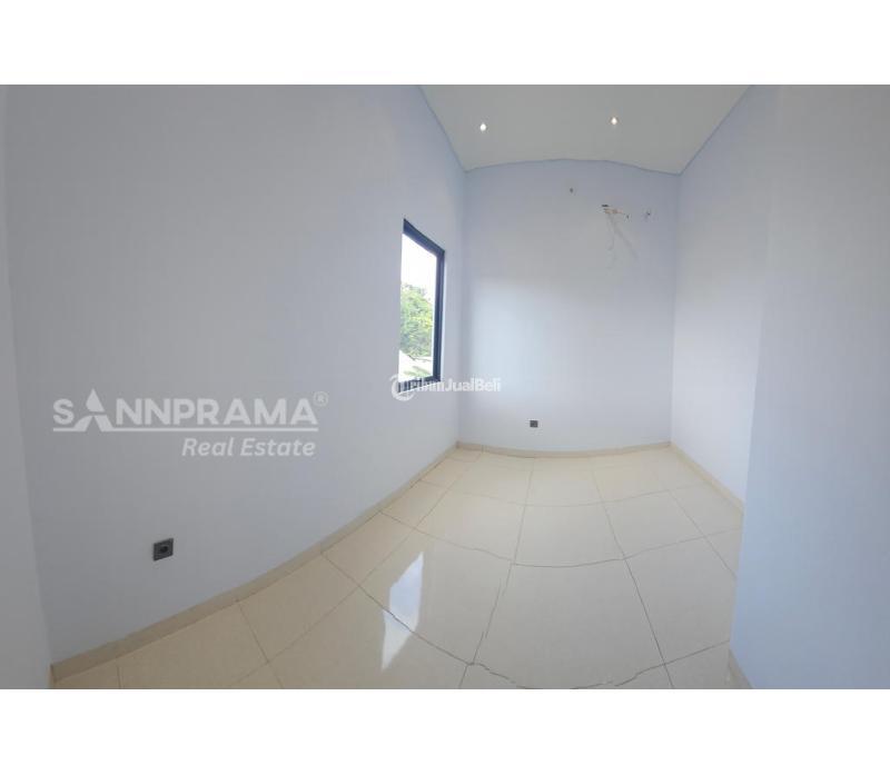 Dijual Rumah 2 Lantai 5KT 4KM SHM Dekat Kantor Walikota - Tangerang Selatan