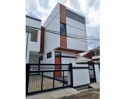 Unit Terbatas Dijual Rumah Baru LT 96 m2 di Jl Saturunus Mars Margahayu Raya Buahbatu - Bandung Kota