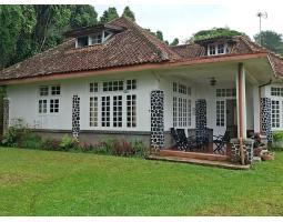 Dijual Villa Strategis Tanah Luas Jalan Raya Puncak Pass Cisarua - Bogor