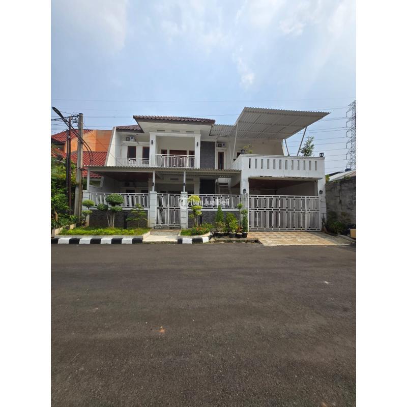 Dijual Cepat Rumah Bekas Luas 350 m2 di Mediterania Residence Cikunir, Jakamulya, Bekasi Selatan- Bekasi Kota