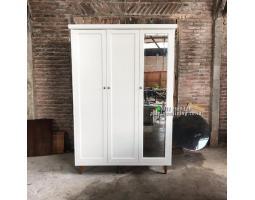 Lemari Pakaian Modern Pintu 3 - Jepara 