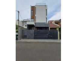 Jual Rumah 4 Lantai Luas 166 m2 Dengan Pool Bekas di Pondok Betung Bintaro, Hanya 7 Menit ke Tol Viaduct - Tangerang Selatan