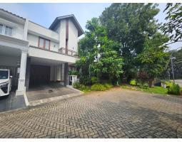 Jual Rumah 2 Lantai Tipe 355 Bekas Dengan Pool Di Kebayoran Village, Hanya 7 Menit ke Tol Pondok Aren - Tangerang Selatan