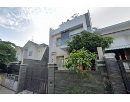 Jual Rumah 2 Lantai Tipe 240 Bekas Siap Huni di Setra Duta Cemara - Cimahi