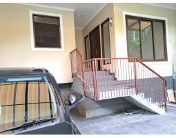 Jual Rumah Bekas Luas 234 m2 Strategis di Jalan Benda Shm - Jakarta Selatan 