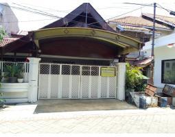 Jual Rumah Luas 200 m2 Bekas Strategis di Jalan Barata Jaya Shm - Surabaya 