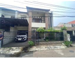 Dijual Rumah 2 Lantai di Lapangan Roos Tebet, Hanya 3 Menit ke Kokas - Jakarta Selatan