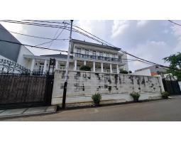 Dijual Rumah 3 Lantai di Gandaria Selatan, Hanya 8 Menit Ke Tol Pondok Pinang - Jakarta Selatan