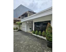 Dijual Rumah Luas Strategis di Jalan Suryo Senopati Kota - Jakarta Selatan