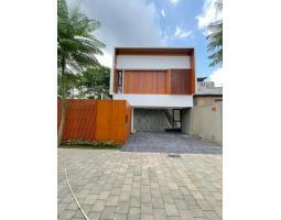 Jual Rumah Mewah Tipe 141 Progres Bangun dekat Pakuwon Mall Jogja dan Kampus UGM - Sleman