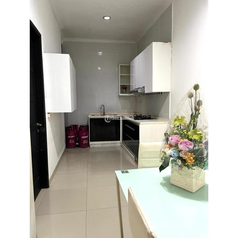 Dijual Rumah 3 Lantai, LT. 85m2, LB. 167m2, SHM, Bebas Banjir, Semi Furnish, Tomang - Jakarta Barat