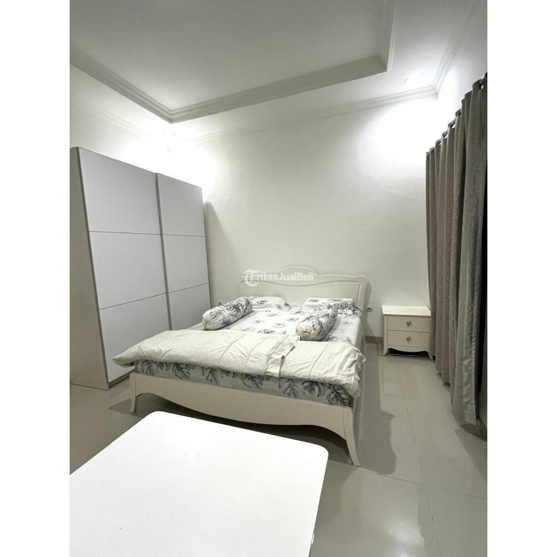 Dijual Rumah 3 Lantai, LT. 85m2, LB. 167m2, SHM, Bebas Banjir, Semi Furnish, Tomang - Jakarta Barat