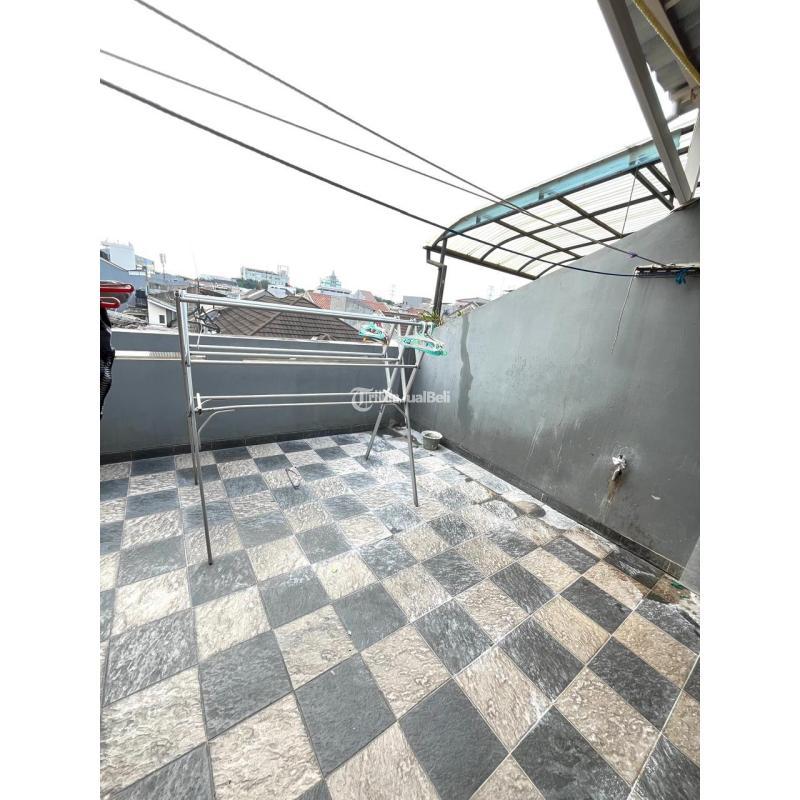 Dijual Rumah 3 Lantai, LT. 85m2, LB. 167m2, SHM, Bebas Banjir, Semi Furnish, Tomang - Jakarta Barat