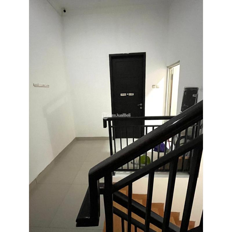 Dijual Rumah 3 Lantai, LT. 85m2, LB. 167m2, SHM, Bebas Banjir, Semi Furnish, Tomang - Jakarta Barat