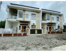 Dijual Rumah 2 Lantai, Lt. 120m2, Lb. 200m2, Shm, Modern Dengan Desain Menarik, Dekat Kampus UII, Sleman - Yogyakarta