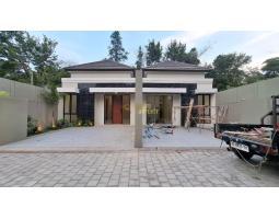 Dijual Rumah Mewah, Lt. 145m2, Lb. 100m2, Shm, Minimalis, Dekat Jalan Kaliurang, Kampus UII, Sleman - Yogyakarta