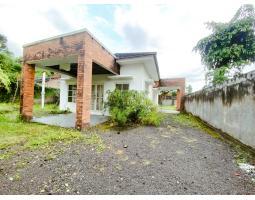 Dijual Rumah Tua Tanah Luas Cocok Untuk Kost Di Jombor Sleman SHM - Sleman