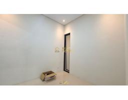 Dijual Rumah Siap Huni, Open Space Dekat Ring Road Maguwoharjo - Sleman