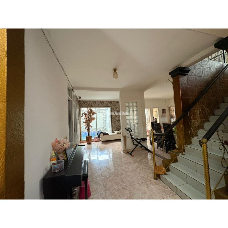 Dijual Rumah dengan Kolam Renang SHM Cash Only di Belimbing, Jagakarsa - Jakarta Selatan 