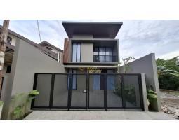 Dijual Rumah 2 Lantai, Lt. 148m2, Lb. 125m2, Shm, Desain Kekinian, 7 Menit Dari Al Azhar, Sleman - Yogyakarta