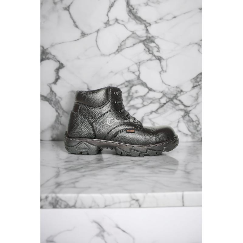 Sepatu Harga Terjang Warna Hitam - Sorong