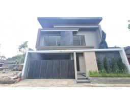 Dijual Rumah Mewah 2 Lantai Dekat Jalan Raya Solo Jogja di Kalasan Tipe 265 - Sleman 