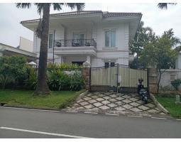 Dijual Rumah Hoek, 2 Lantai, LT, 725m2, LB. 600m2, di Pondok Indah, Hanya 9 Menit ke Tol Pondok Pinang - Jakarta Selatan