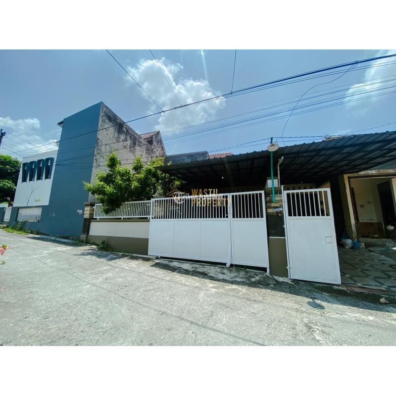 Dijual Rumah Luas, Lt. 207m2, Lb. 160m2, Shm, Semi Furnished, Dekat Kampus UKRIM, Bandara AU, Sleman - Yogyakarta