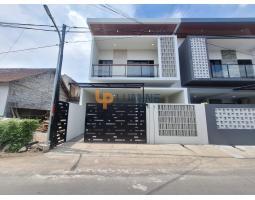 Dijual Rumah Besar di Minomartani Tipe 130 4KT 3KM Legalitas SHM - Sleman 