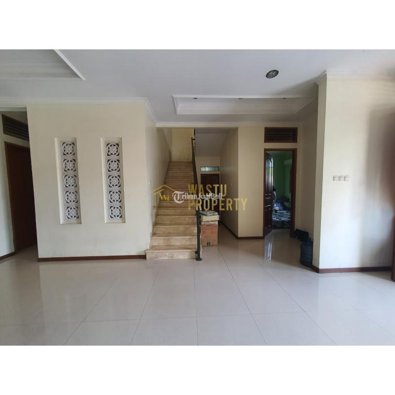 Dijual Rumah Hook Tanah Luas Di Lenteng Agung Dekat Kampus - Jakarta Selatan