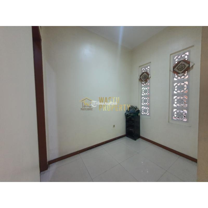 Dijual Rumah, Lt. 400m2, Lb. 600m2, Shm, 2 Lantai, Hook, Tanah Luas, Harga Murah, Hadap Selatan, Di Dekat Kampus UI - Jakarta Selatan