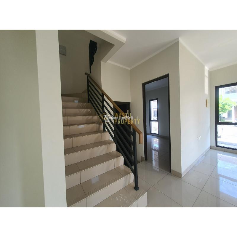 Dijual Rumah Hook, 2 Lantai, Lt. 193m2, Lb. 118m2, Shm, Material Bata Merah, Tanah Luas, Harga Murah, Di Summarecon - Bekasi