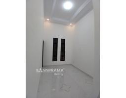 Dijual Rumah Mewah 2,5 Lantai Strategis di Mampang - Depok