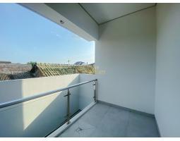 Dijual Rumah 2 Lantai, Lt. 100m2, Lb. 114m2, Shm, Mewah, Hanya 500 Meter Dari Jalan Godean, Sleman - Yogyakarta