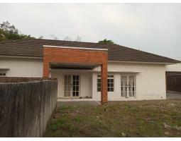 Dijual Rumah, Lt. 701m2, Lb. 300m2, Shm, Hadap Utara, Lahan Luas, Dekat Ke Ringroad Utara, Sleman - Yogyakarta
