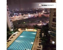 Dijual Apartemen, Luas 146m2, Semi Furnished, 3 Bedrooms, High Floor, Hadap Barat, Taman Anggrek Condominium - Jakarta Barat