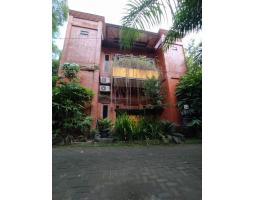 Dijual Rumah 2 Lantai, Lt. 242m2, Lb. 300m2, Shm, Dekat Stadion Maguwo, Sleman - Yogyakarta