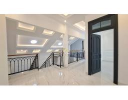 Dijual Rumah Sultan, Lt. 651m2, Lb. 800m2, Shm, American Classic, Strategis, Dekat Dengan Pusat Kota - Yogyakarta