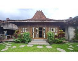 Dijual Villa, Lt. 1100m2, Lb. 500m2, 8kt, 5km, Full Furnished, Swimming Pool, Dekat Exit Tol Jogja, Sleman - Yogyakarta