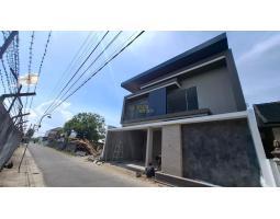 Dijual Rumah Mewah 2 Lantai, Lt. 196m2, Lb. 265m2, Shm, Desain Kontemporer, 3 Menit Dari Gereja Gki Adi Sucipto, Sleman - Yogyakarta