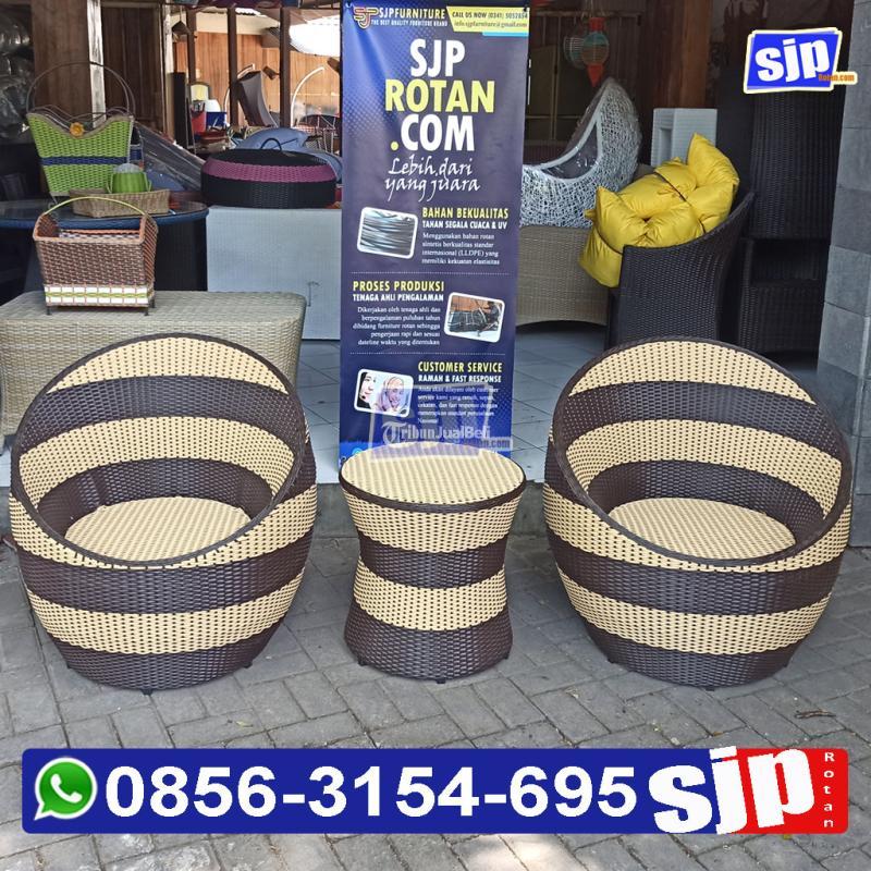 Pengrajin Kursi Teras Rotan Sintetis - Malang