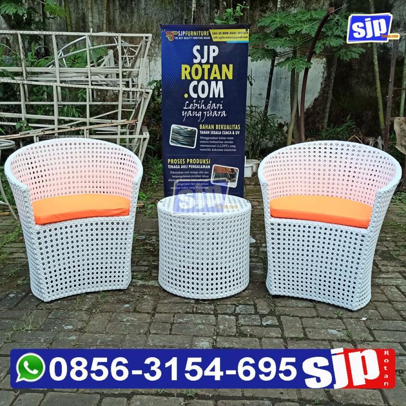 Pengrajin Kursi Teras Rotan Sintetis - Malang