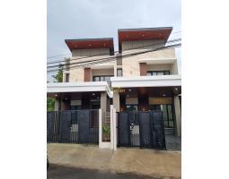 Dijual Rumah 2 Lantai Desain Kontemporer Dekat Kampus UII Jogja - Sleman