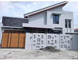 Dijual Rumah Baru, LT. 150m2, LB. 200m2, SHM, Hadap Barat, Strategis, Dekat Rumah Tinggal Pak Jokowi, Banyuanyar, Banjarsari - Solo