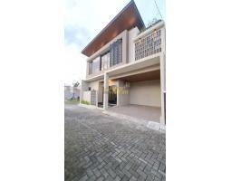 Dijual Rumah 2 Lantai, Free Furnished, Dekat Ke Kota Jogja - Bantul