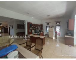 Dijual Cepat Rumah dengan Tanah Luas, LT. 480m2, LB. 600m2, SHM, Hadap Utara, di Gandaria, Jagakarsa - Jakarta Selatan