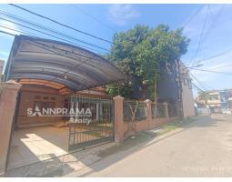 Dijual Cepat Rumah dengan Tanah Luas, LT. 480m2, LB. 600m2, SHM, Hadap Utara, di Gandaria, Jagakarsa - Jakarta Selatan